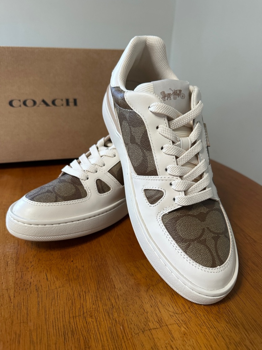 Coach Clip Court Low Top Sneaker In Signature Canvas women’s size 8